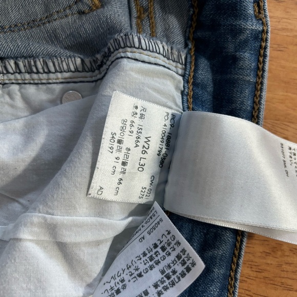 Levi’s 711 Mid-Rise Skinny Distressed Jeans. Size 26 - Picture 4 of 8